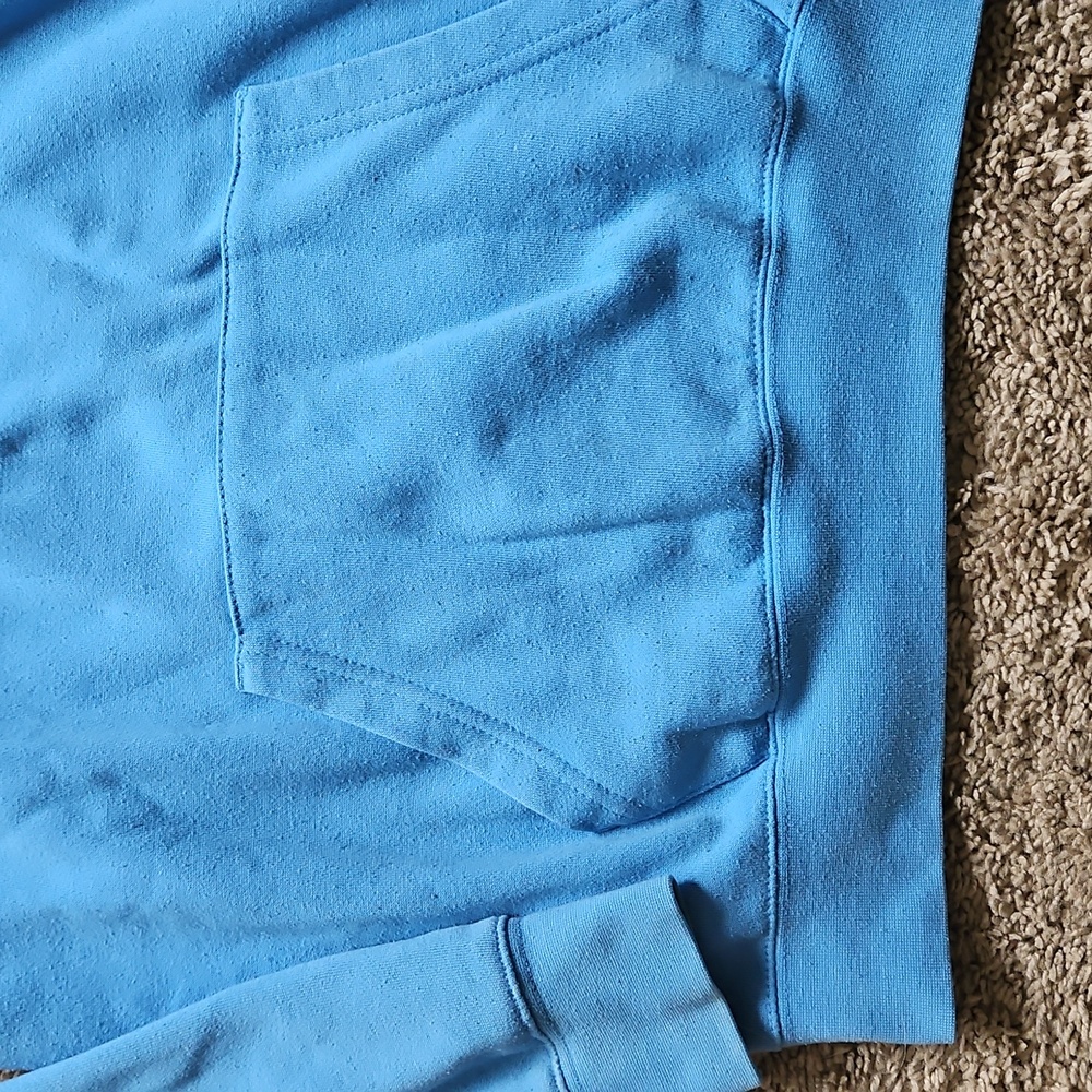 UNC Light Blue Sweatshirt, Size M - Picture 5 of 6